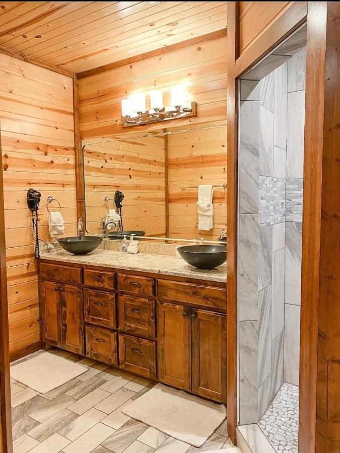 Stone Mountain Lodge 5000Sqft 6 Bed Game Room Pool Table Hot Tub 布罗肯鲍 外观 照片